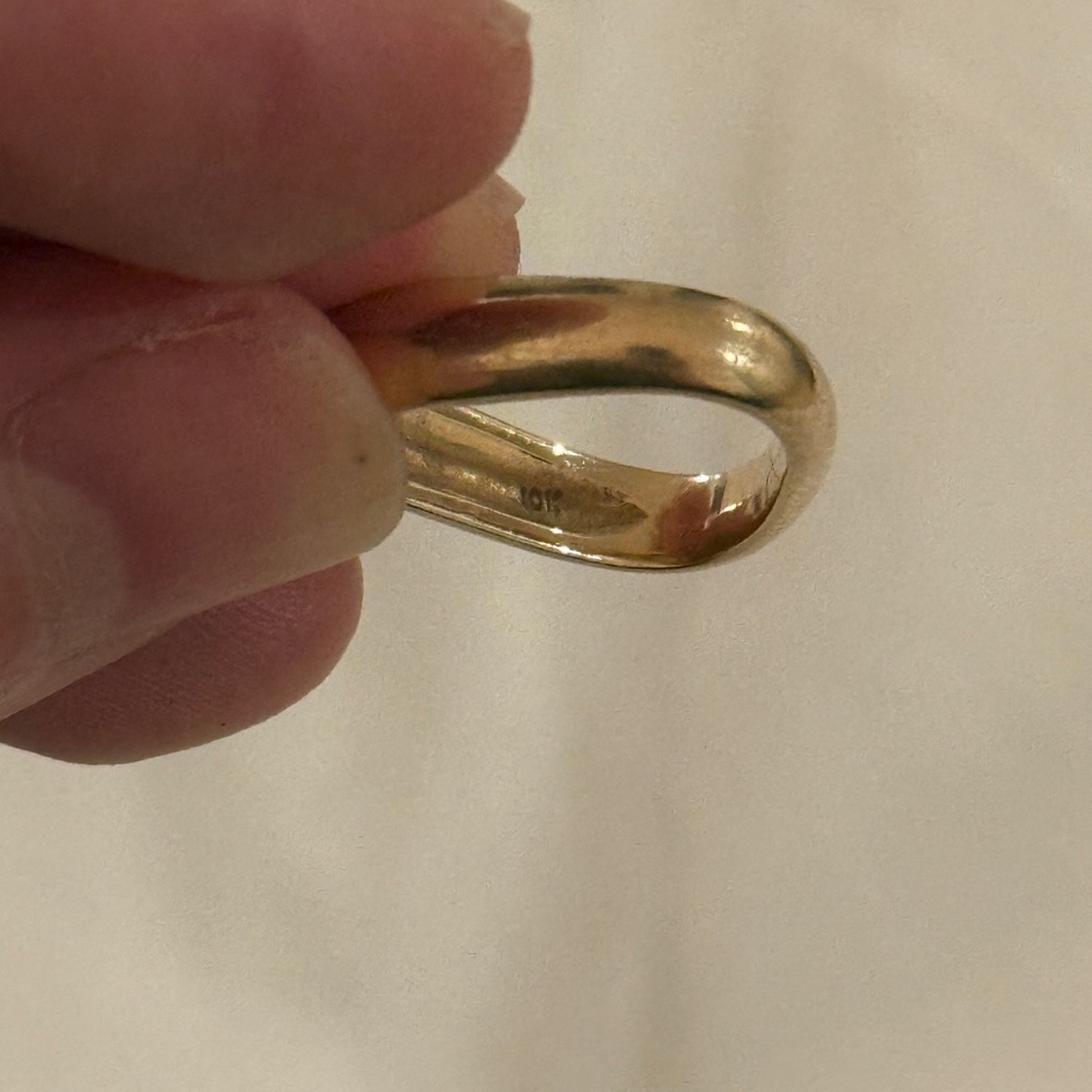 10k Yellow Gold Triangle Ring - Picture 6 of 7
